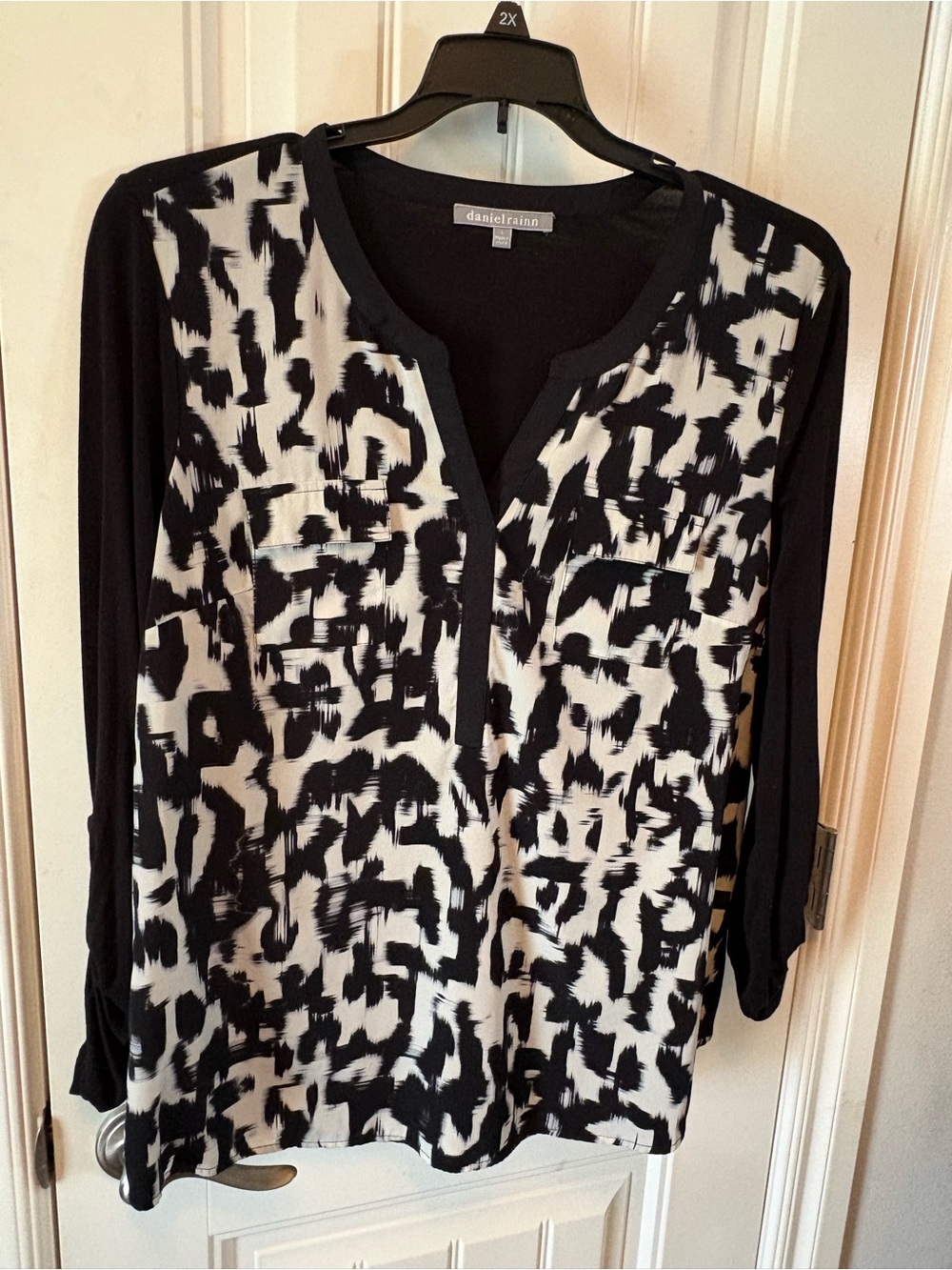 Daniel Rainn Black & White Abstract Print Tunic Top